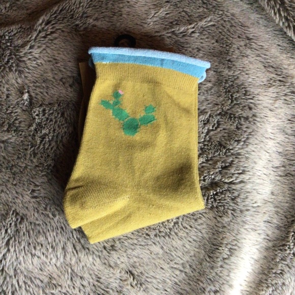 3 Piece NWT Urban Outfitters Crew Socks Set - Picture 3 of 4